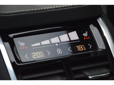 Volvo XC90 T8 Hybride AWD Plus Dark | Luchtvering | Head-Up Display | Harman/Kardon | Panoramadak | Trekhaak |