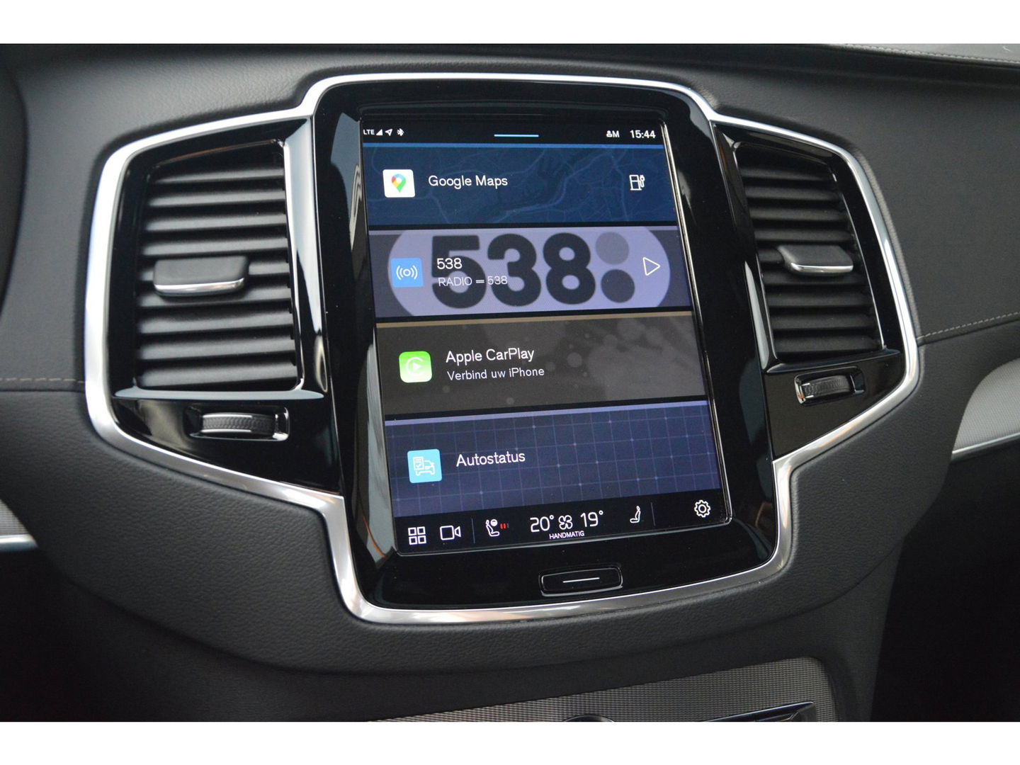 Volvo XC90 T8 Hybride AWD Plus Dark | Luchtvering | Head-Up Display | Harman/Kardon | Panoramadak | Trekhaak |