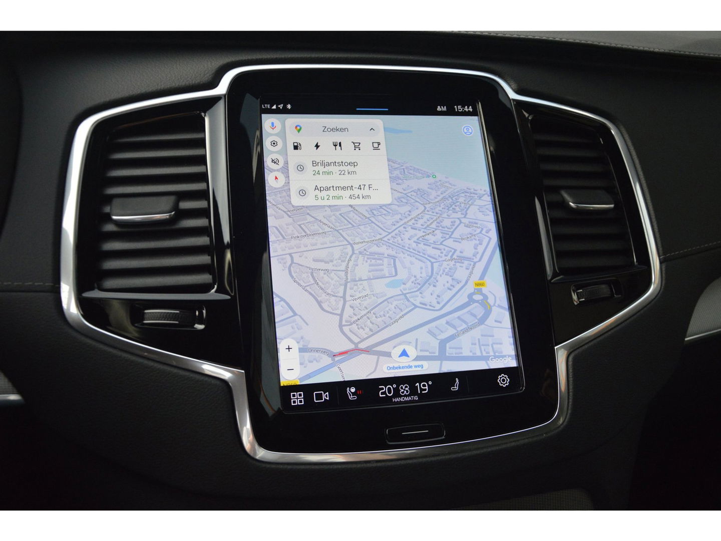 Volvo XC90 T8 Hybride AWD Plus Dark | Luchtvering | Head-Up Display | Harman/Kardon | Panoramadak | Trekhaak |