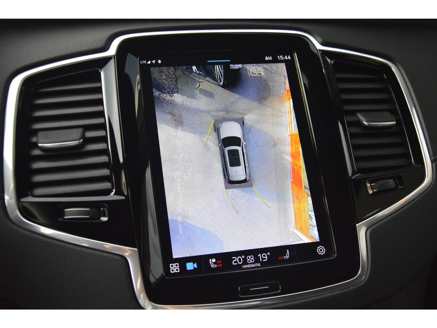 Volvo XC90 T8 Hybride AWD Plus Dark | Luchtvering | Head-Up Display | Harman/Kardon | Panoramadak | Trekhaak |