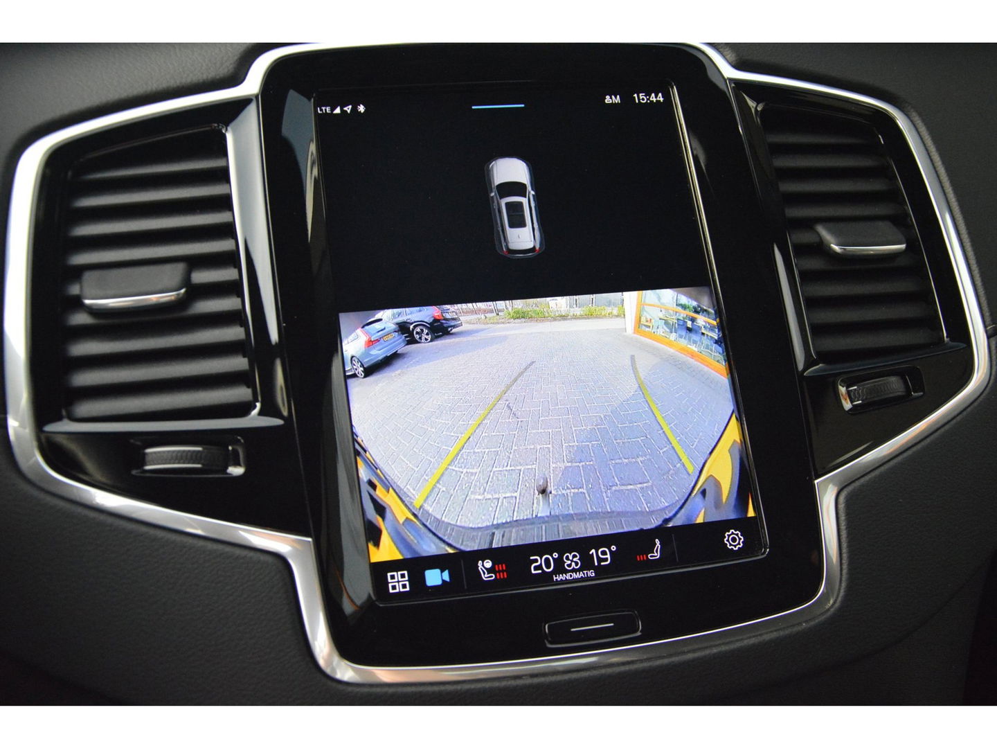 Volvo XC90 T8 Hybride AWD Plus Dark | Luchtvering | Head-Up Display | Harman/Kardon | Panoramadak | Trekhaak |