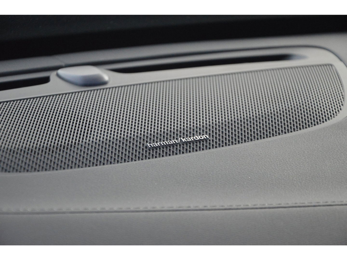 Volvo XC90 T8 Hybride AWD Plus Dark | Luchtvering | Head-Up Display | Harman/Kardon | Panoramadak | Trekhaak |