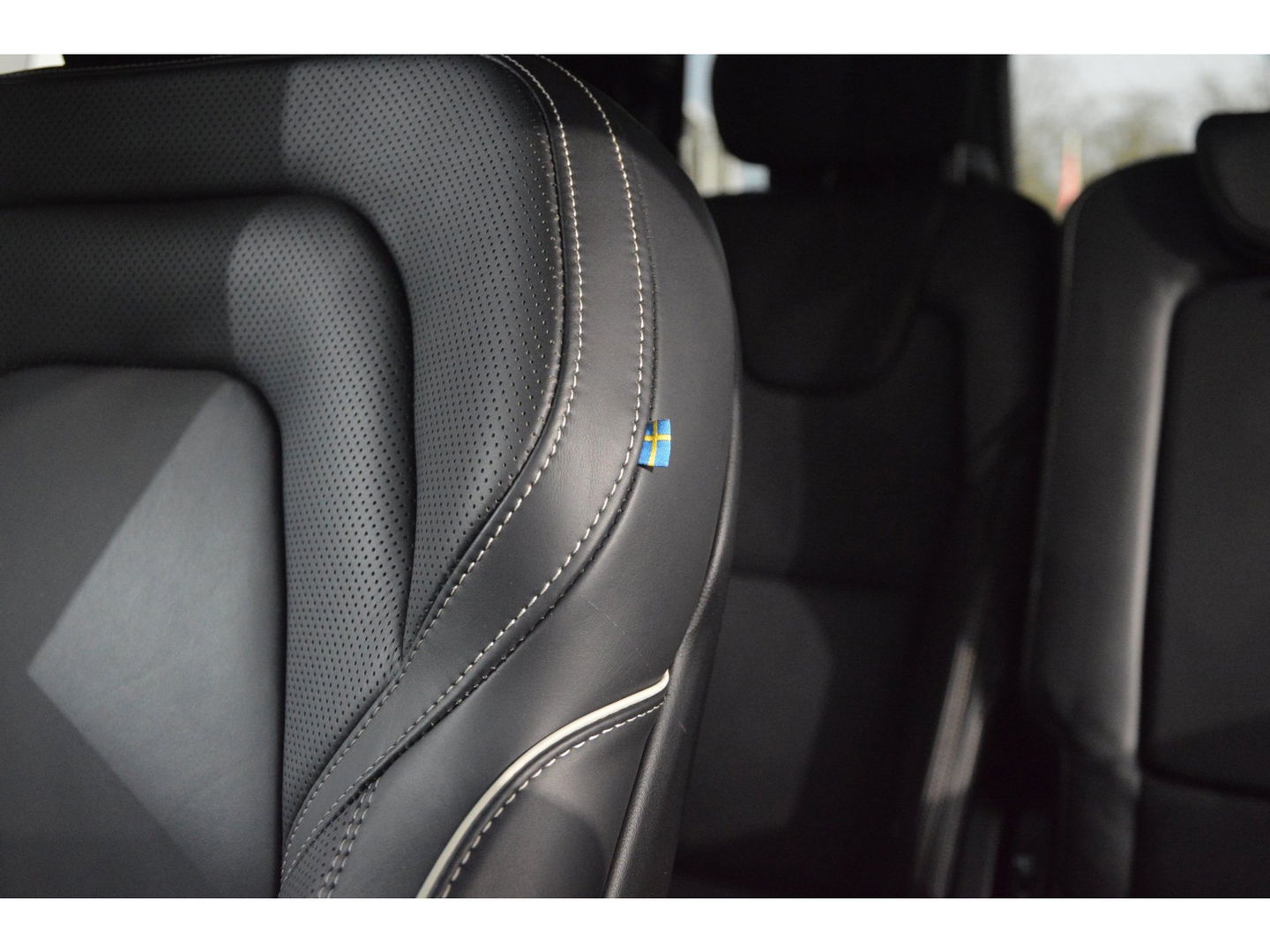 Volvo XC90 T8 Hybride AWD Plus Dark | Luchtvering | Head-Up Display | Harman/Kardon | Panoramadak | Trekhaak |