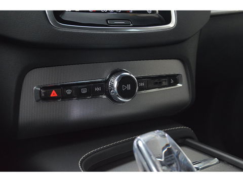 Volvo XC90 T8 Hybride AWD Plus Dark | Luchtvering | Head-Up Display | Harman/Kardon | Panoramadak | Trekhaak |