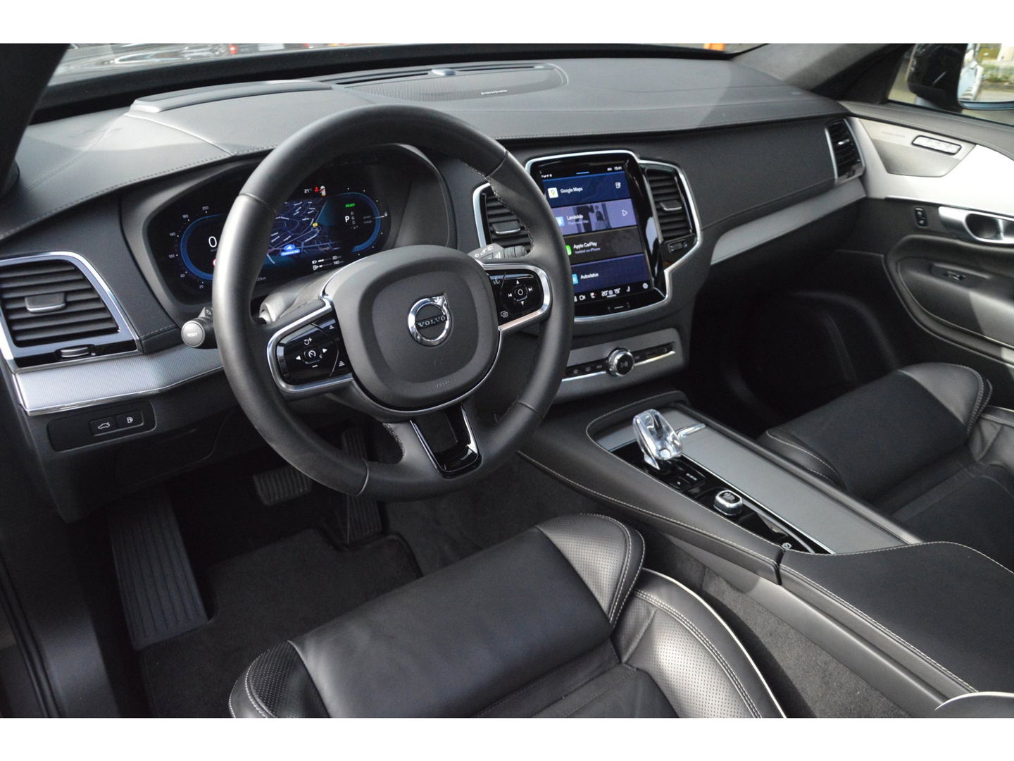 Volvo XC90 T8 Hybride AWD Plus Dark | Luchtvering | Head-Up Display | Harman/Kardon | Panoramadak | Trekhaak |