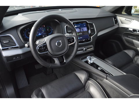 Volvo XC90 T8 Hybride AWD Plus Dark | Luchtvering | Head-Up Display | Harman/Kardon | Panoramadak | Trekhaak |