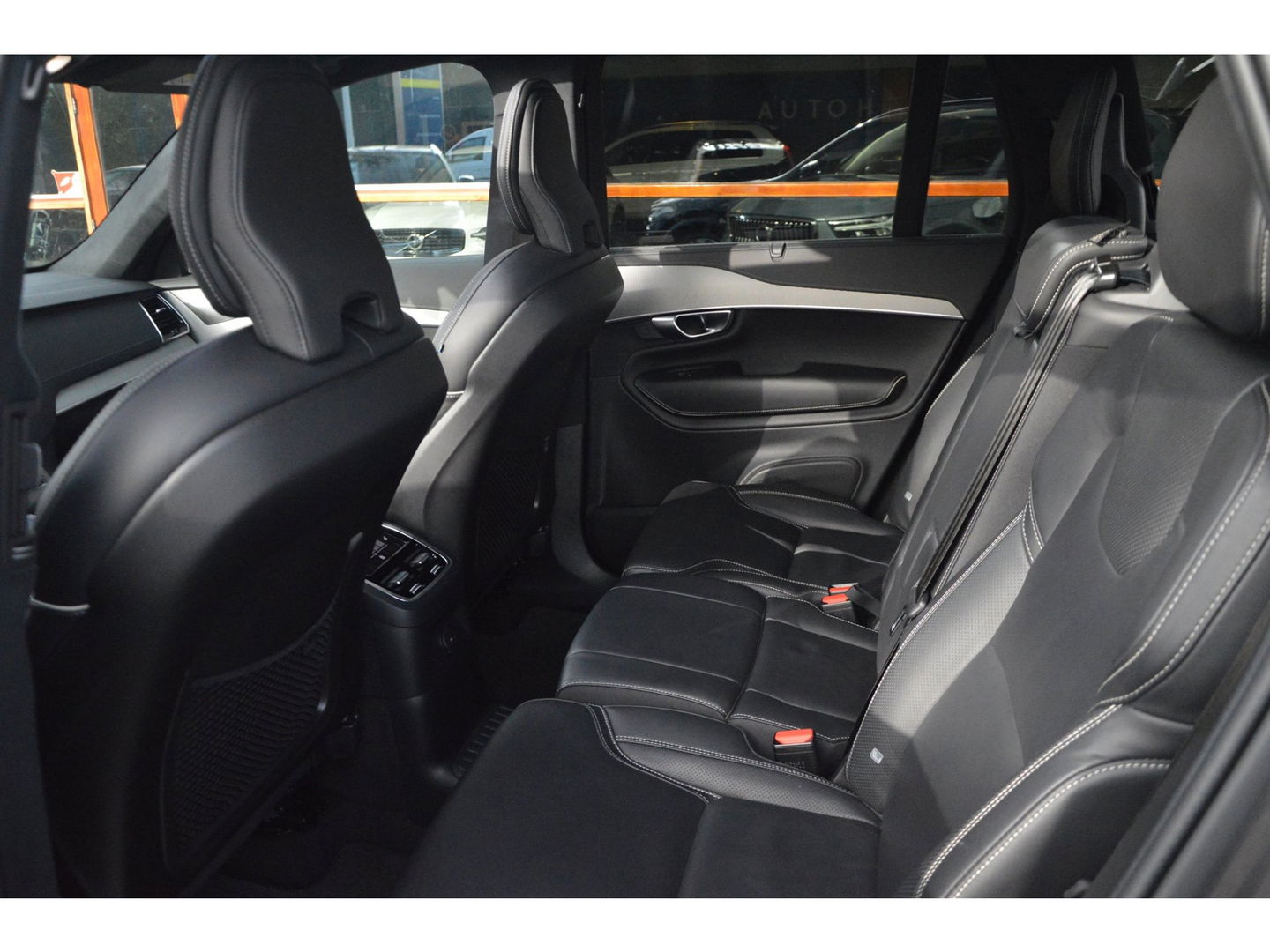 Volvo XC90 T8 Hybride AWD Plus Dark | Luchtvering | Head-Up Display | Harman/Kardon | Panoramadak | Trekhaak |