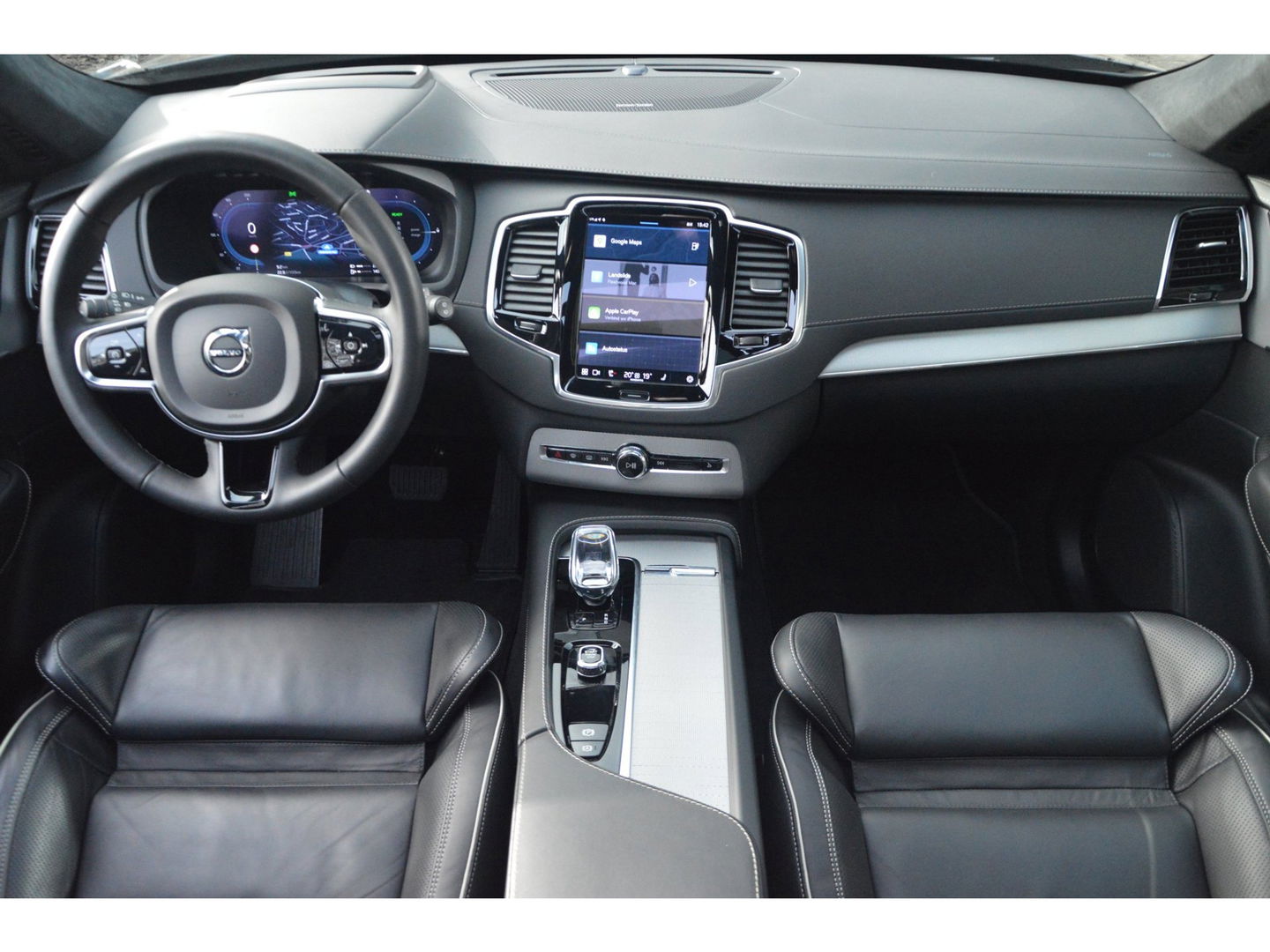 Volvo XC90 T8 Hybride AWD Plus Dark | Luchtvering | Head-Up Display | Harman/Kardon | Panoramadak | Trekhaak |