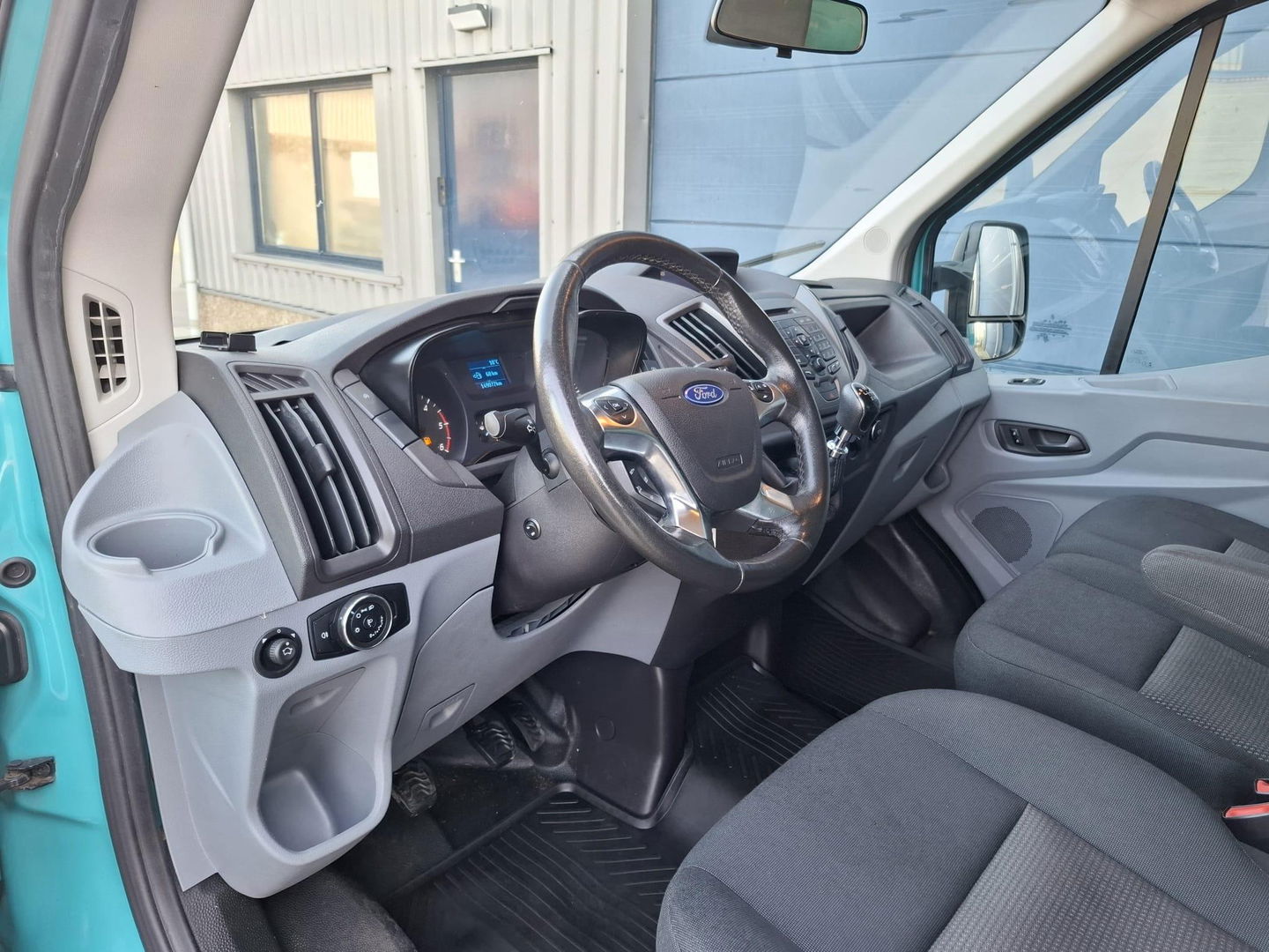 Ford Transit 350 2.2 TDCI L4H1 Ambiente LAADKLEP / NAVI / CRUISE CONTROLE / 3 ZITS / EURO 6