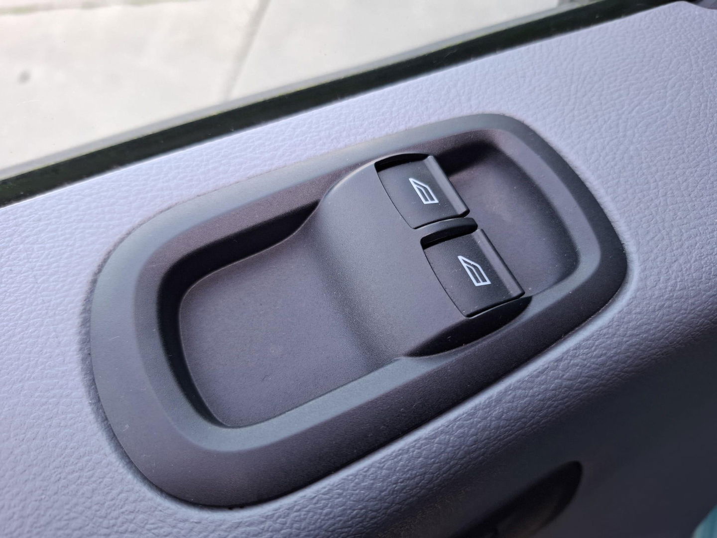 Ford Transit 350 2.2 TDCI L4H1 Ambiente LAADKLEP / NAVI / CRUISE CONTROLE / 3 ZITS / EURO 6