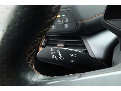 CUPRA Born Copper Edition 62 kWh | Pano | 360cam | Stoel-Stuurverw. | Adapt. Cruise | Keyless | CarPlay | Dodehoekdet.