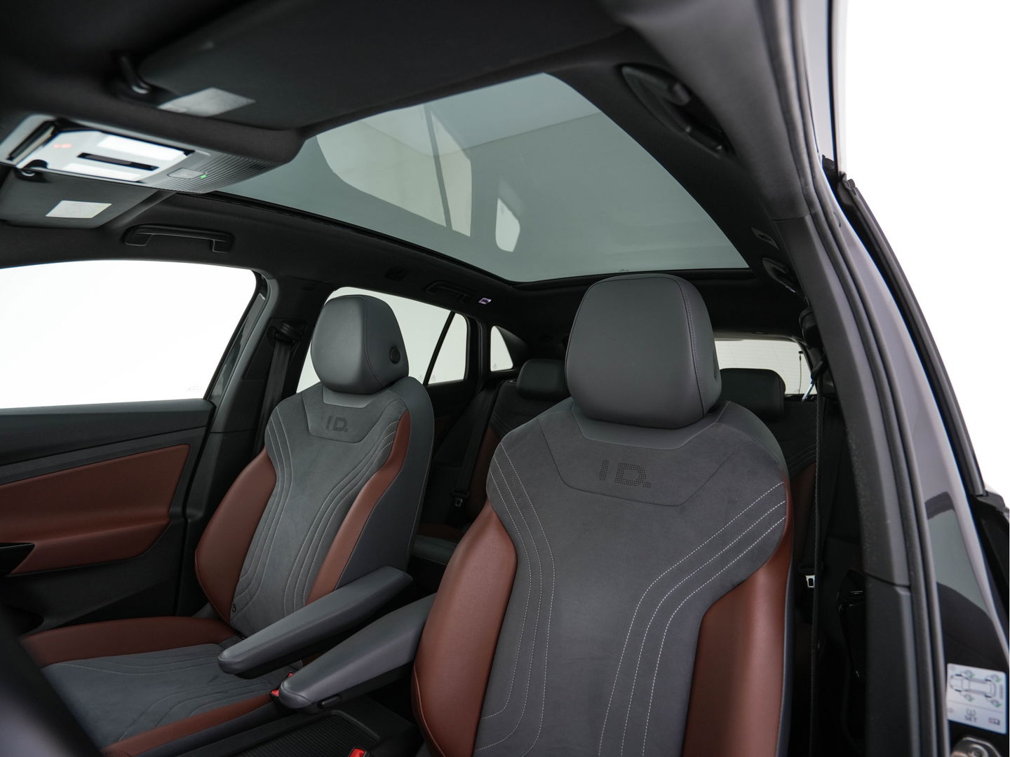 Volkswagen ID.4 First Max 77 kWh [ 3-Fase ] {SOH-81%} (INCL.BTW) Aut. *PANO | HEAD-UP | LEATHER-FABRIC | FULL-LED | MEMORY-PACK | TOP-VIEW | BLIND-SPOT | HEATED-SPORTSEATS | DIGI-COCKPIT | DAB+ | 19''ALU*