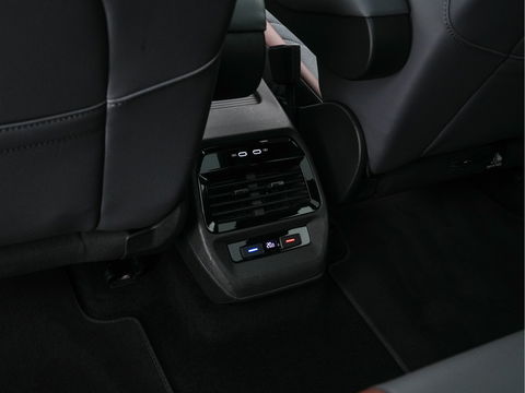 Volkswagen ID.4 First Max 77 kWh [ 3-Fase ] {SOH-81%} (INCL.BTW) Aut. *PANO | HEAD-UP | LEATHER-FABRIC | FULL-LED | MEMORY-PACK | TOP-VIEW | BLIND-SPOT | HEATED-SPORTSEATS | DIGI-COCKPIT | DAB+ | 19''ALU*