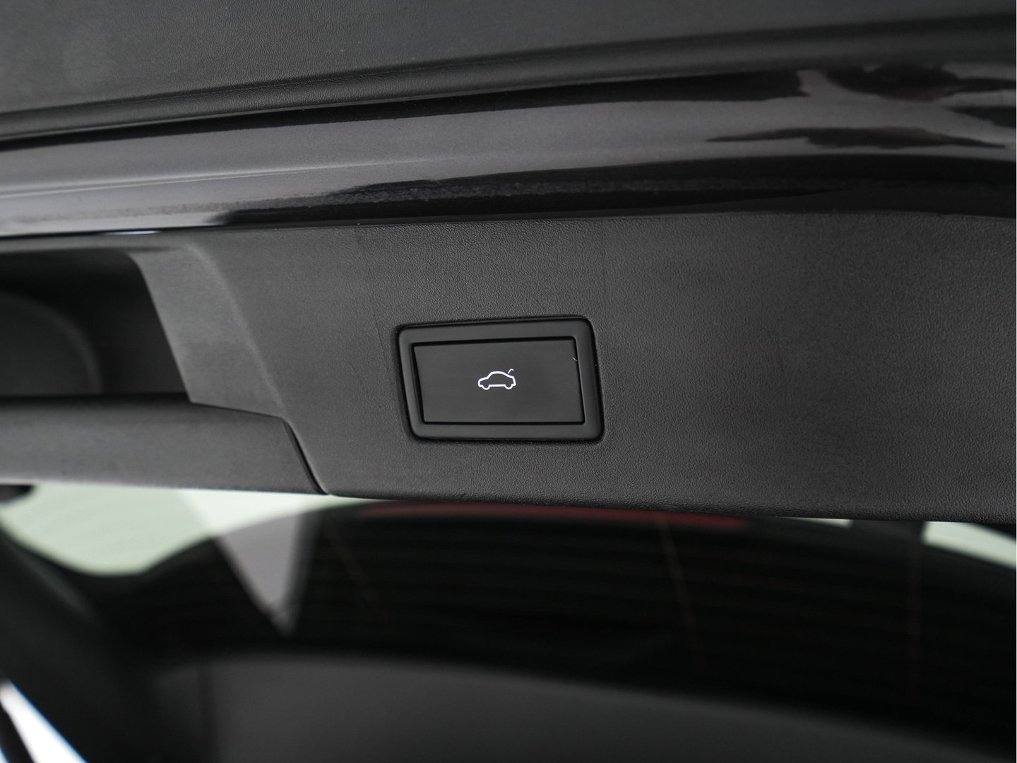 Volkswagen ID.4 First Max 77 kWh [ 3-Fase ] {SOH-81%} (INCL.BTW) Aut. *PANO | HEAD-UP | LEATHER-FABRIC | FULL-LED | MEMORY-PACK | TOP-VIEW | BLIND-SPOT | HEATED-SPORTSEATS | DIGI-COCKPIT | DAB+ | 19''ALU*