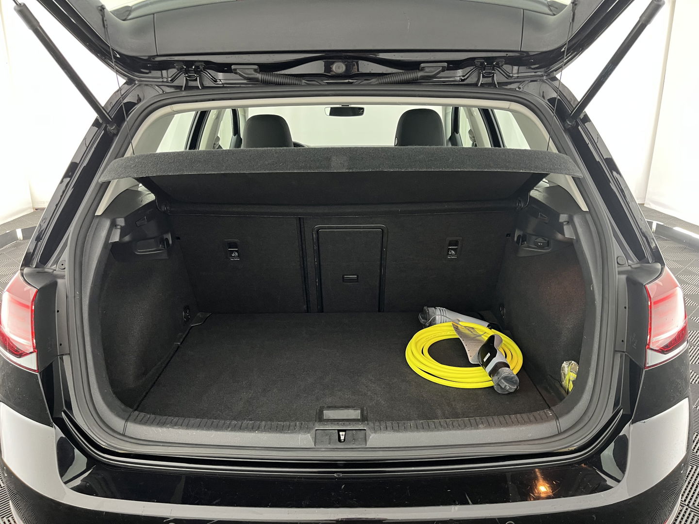 Volkswagen e-Golf (INCL.BTW) *HEAT-PUMP | ADAPTIVE-CRUISE | FULL-LED | DIGI-COCKPIT | NAVI-FULLMAP | CAMERA | KEYLESS | ECC | PDC | 16''ALU*