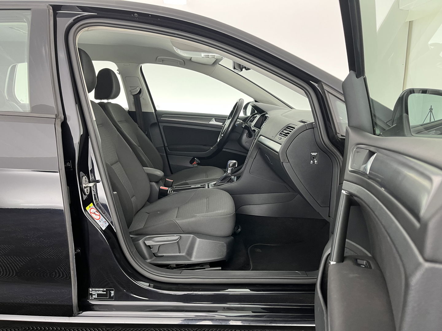 Volkswagen e-Golf (INCL.BTW) *HEAT-PUMP | ADAPTIVE-CRUISE | FULL-LED | DIGI-COCKPIT | NAVI-FULLMAP | CAMERA | KEYLESS | ECC | PDC | 16''ALU*