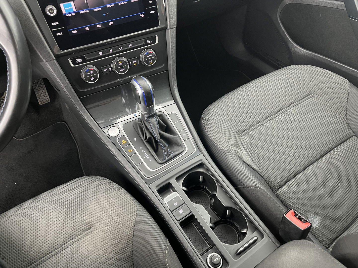 Volkswagen e-Golf (INCL.BTW) *HEAT-PUMP | ADAPTIVE-CRUISE | FULL-LED | DIGI-COCKPIT | NAVI-FULLMAP | CAMERA | KEYLESS | ECC | PDC | 16''ALU*