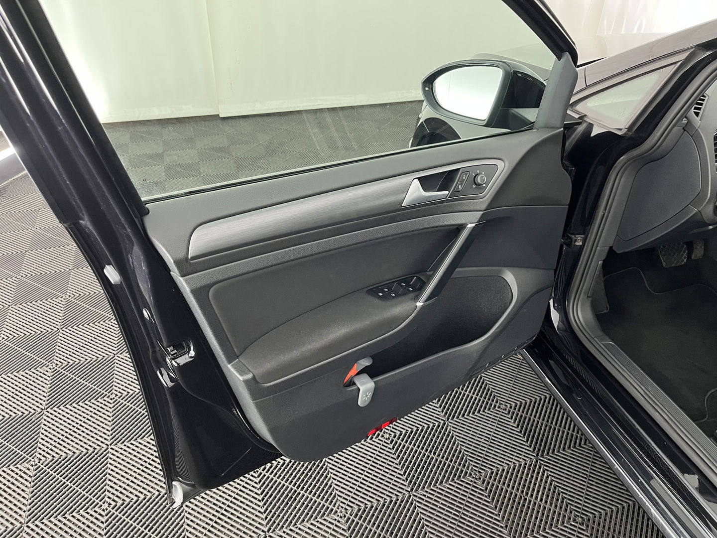 Volkswagen e-Golf (INCL.BTW) *HEAT-PUMP | ADAPTIVE-CRUISE | FULL-LED | DIGI-COCKPIT | NAVI-FULLMAP | CAMERA | KEYLESS | ECC | PDC | 16''ALU*