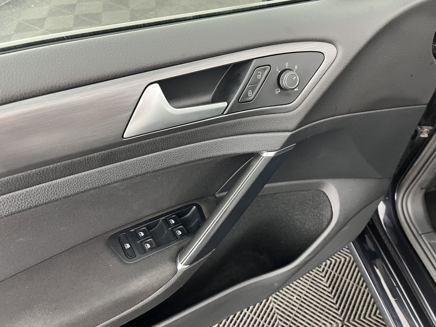 Volkswagen e-Golf (INCL.BTW) *HEAT-PUMP | ADAPTIVE-CRUISE | FULL-LED | DIGI-COCKPIT | NAVI-FULLMAP | CAMERA | KEYLESS | ECC | PDC | 16''ALU*