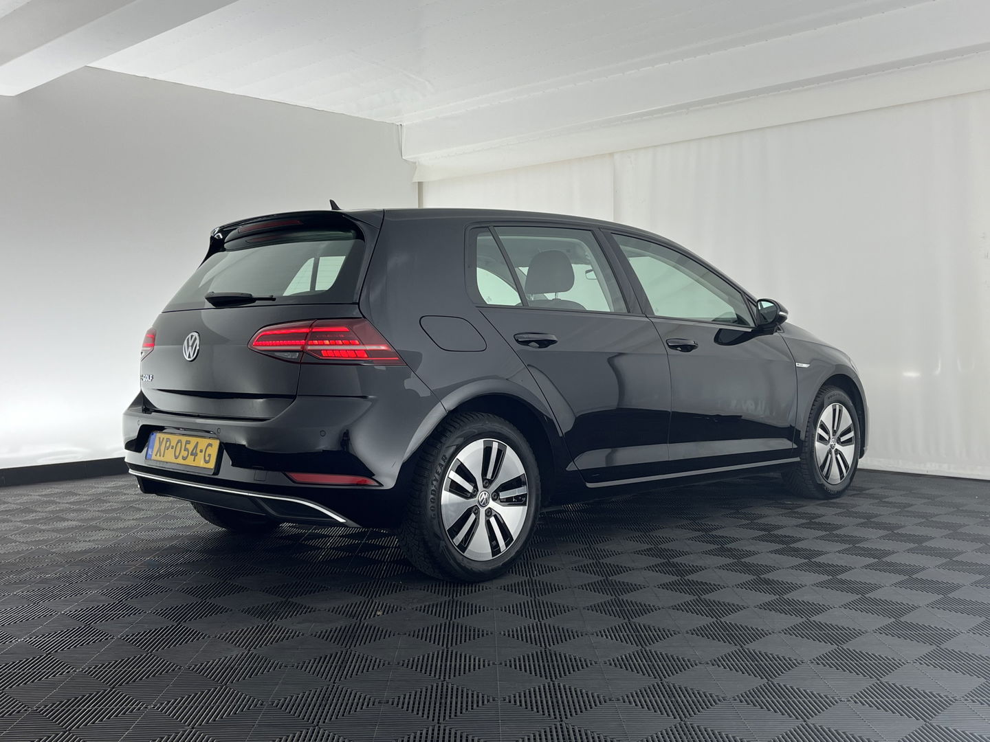Volkswagen e-Golf (INCL.BTW) *HEAT-PUMP | ADAPTIVE-CRUISE | FULL-LED | DIGI-COCKPIT | NAVI-FULLMAP | CAMERA | KEYLESS | ECC | PDC | 16''ALU*