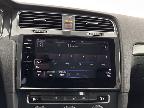 Volkswagen e-Golf {SOH-91%} (INCL-BTW) Aut. *HEATPUMP | ADAPTIVE-CRUISE | DIGI-COCKPIT | FULL-LED | NAVI-FULLMAP | COMFORTSEATS | ECC | PARKPILOT | CCS-FASTLOADER | 16''ALU*