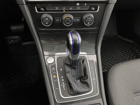 Volkswagen e-Golf {SOH-91%} (INCL-BTW) Aut. *HEATPUMP | ADAPTIVE-CRUISE | DIGI-COCKPIT | FULL-LED | NAVI-FULLMAP | COMFORTSEATS | ECC | PARKPILOT | CCS-FASTLOADER | 16''ALU*