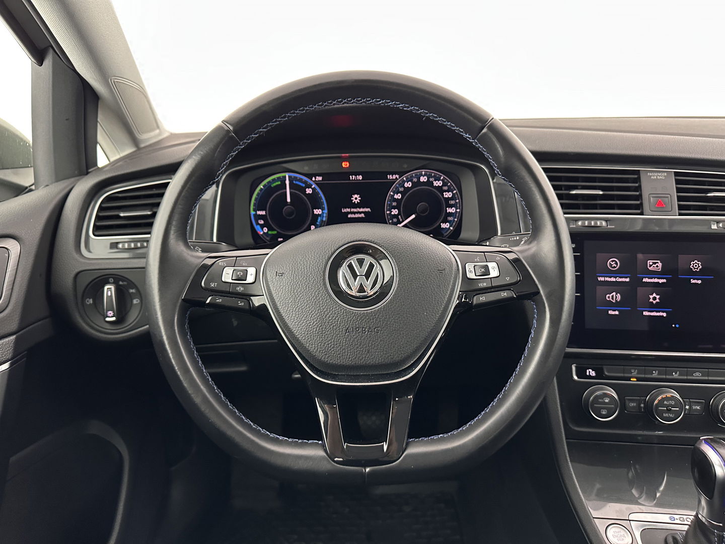 Volkswagen e-Golf {SOH-91%} (INCL-BTW) Aut. *HEATPUMP | ADAPTIVE-CRUISE | DIGI-COCKPIT | FULL-LED | NAVI-FULLMAP | COMFORTSEATS | ECC | PARKPILOT | CCS-FASTLOADER | 16''ALU*