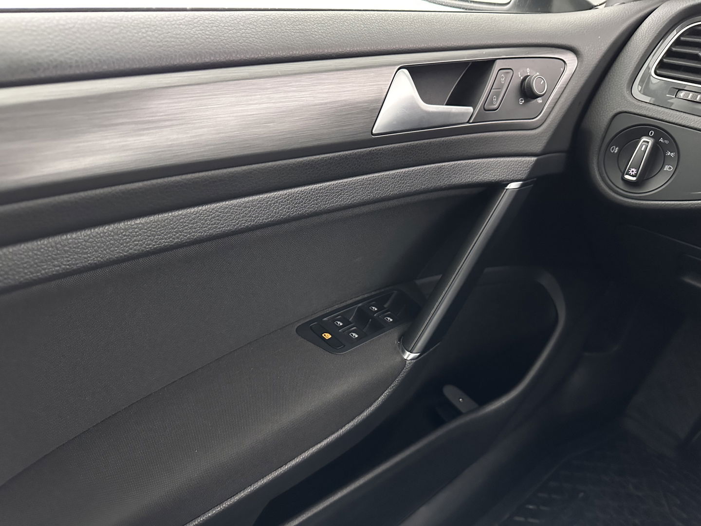 Volkswagen e-Golf {SOH-91%} (INCL-BTW) Aut. *HEATPUMP | ADAPTIVE-CRUISE | DIGI-COCKPIT | FULL-LED | NAVI-FULLMAP | COMFORTSEATS | ECC | PARKPILOT | CCS-FASTLOADER | 16''ALU*