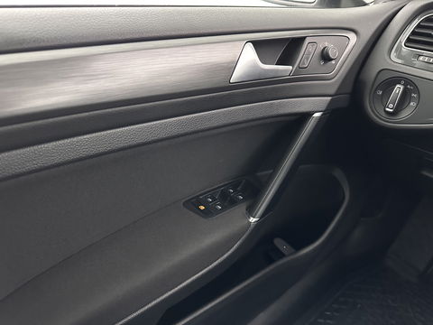 Volkswagen e-Golf {SOH-91%} (INCL-BTW) Aut. *HEATPUMP | ADAPTIVE-CRUISE | DIGI-COCKPIT | FULL-LED | NAVI-FULLMAP | COMFORTSEATS | ECC | PARKPILOT | CCS-FASTLOADER | 16''ALU*