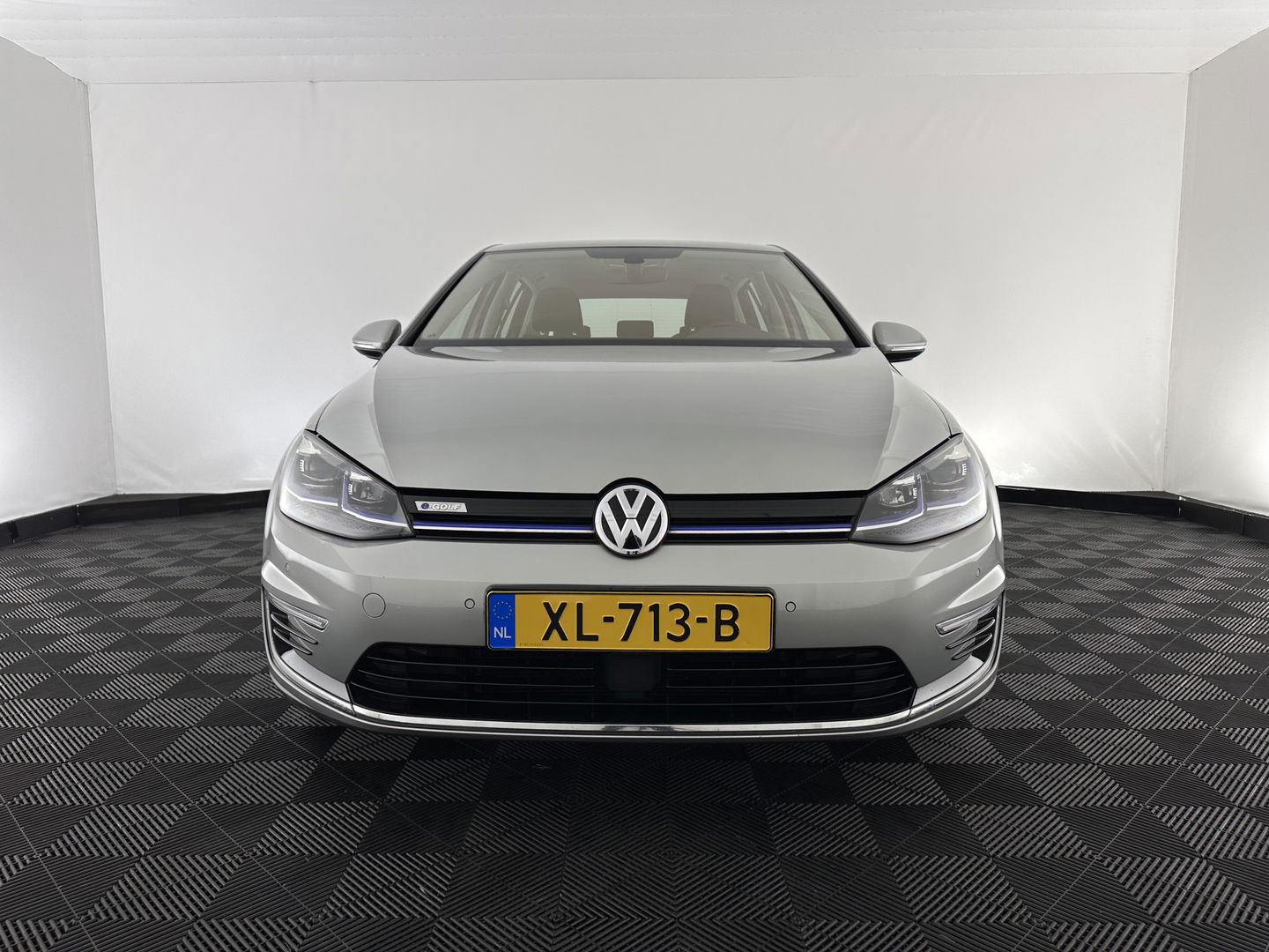 Volkswagen e-Golf {SOH-91%} (INCL-BTW) Aut. *HEATPUMP | ADAPTIVE-CRUISE | DIGI-COCKPIT | FULL-LED | NAVI-FULLMAP | COMFORTSEATS | ECC | PARKPILOT | CCS-FASTLOADER | 16''ALU*