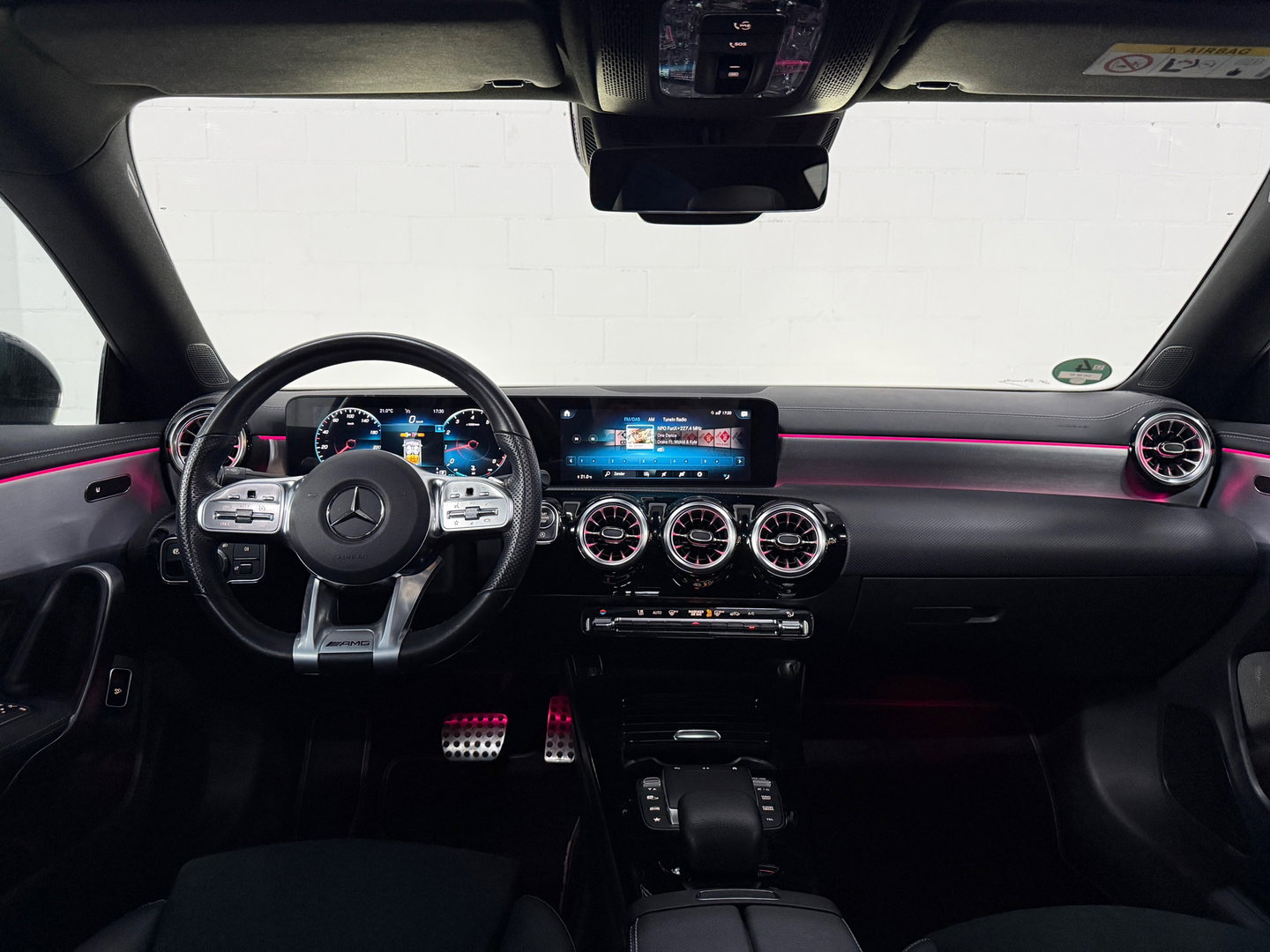 Mercedes-Benz CLA-Klasse 200 AMG-Line, Pano,