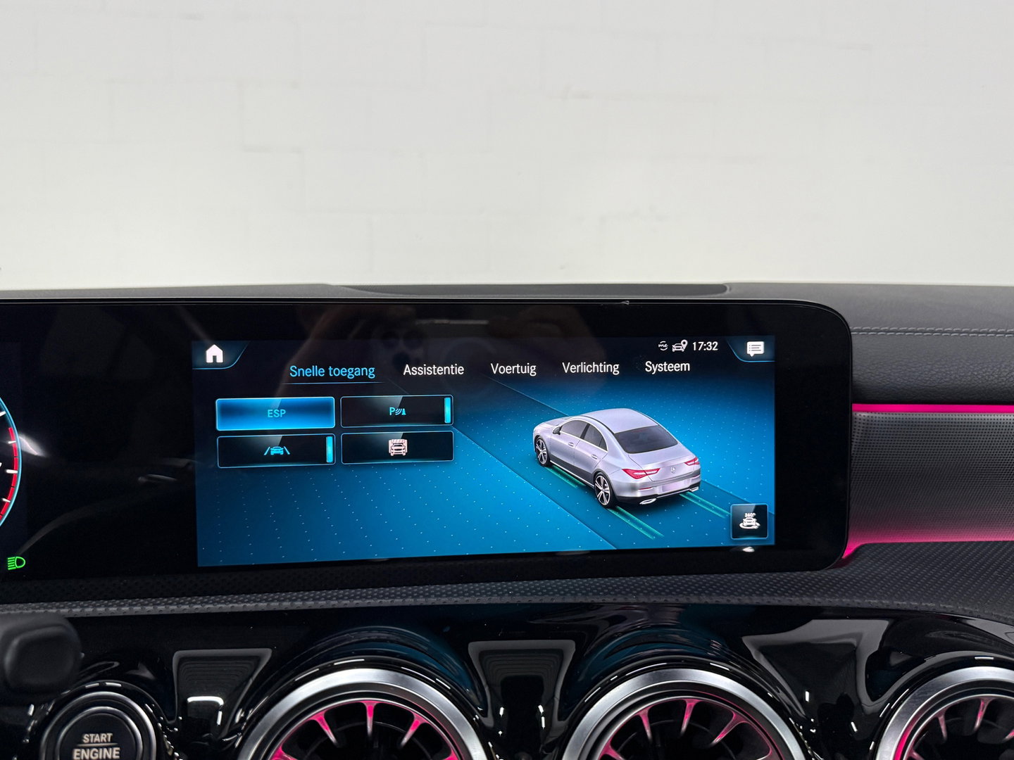 Mercedes-Benz CLA-Klasse 200 AMG-Line, Pano,