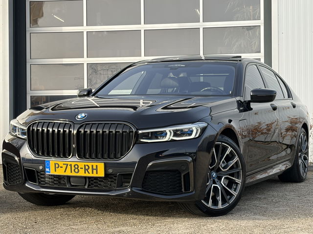 BMW 7 Serie - 745e High Executive M Sportpakket 396pk | Achterasbesturing | CoPilot Pack | Elektrisch glazen schuif-/kanteldak | Lichtmetalen velgen 20" | Rondomzicht camera | Stoel verwarming/ventilatie | Zonneschermen | Dealer onderhouden!
