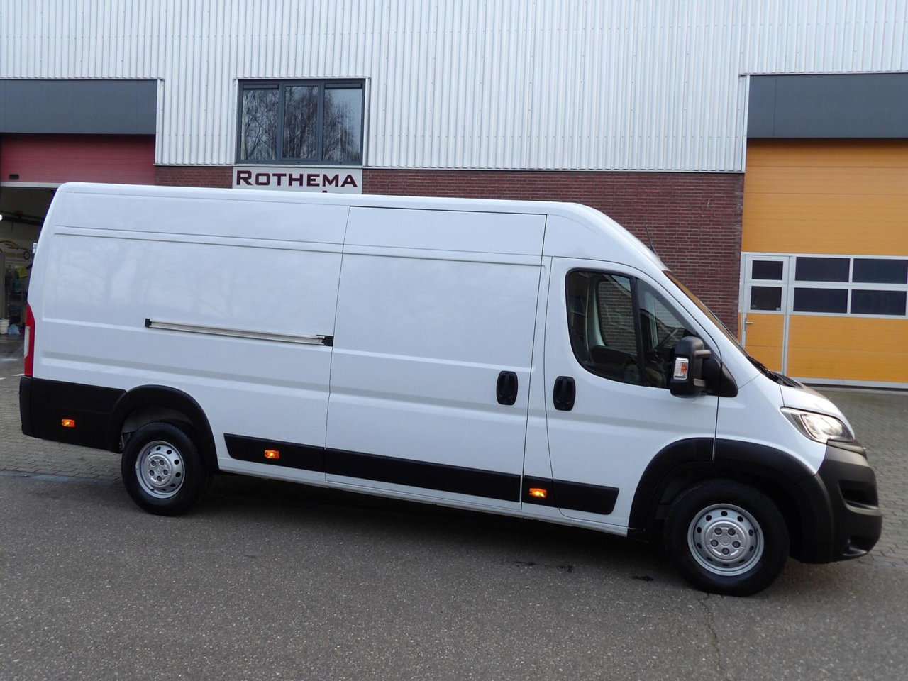 Opel Movano