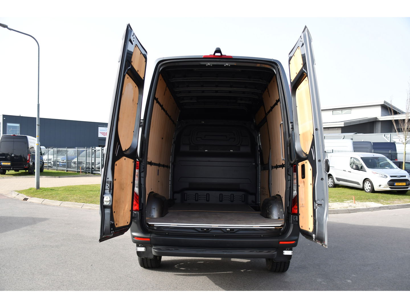 Mercedes-Benz Sprinter 317 1.9 CDI L2H2 RWD PB Edition Camera, Cruise, Carplay, LED, Stoelverwarming, Standkachel, Automaat, Multimedia, Geveerde Stoel, 170pk, Uniek!