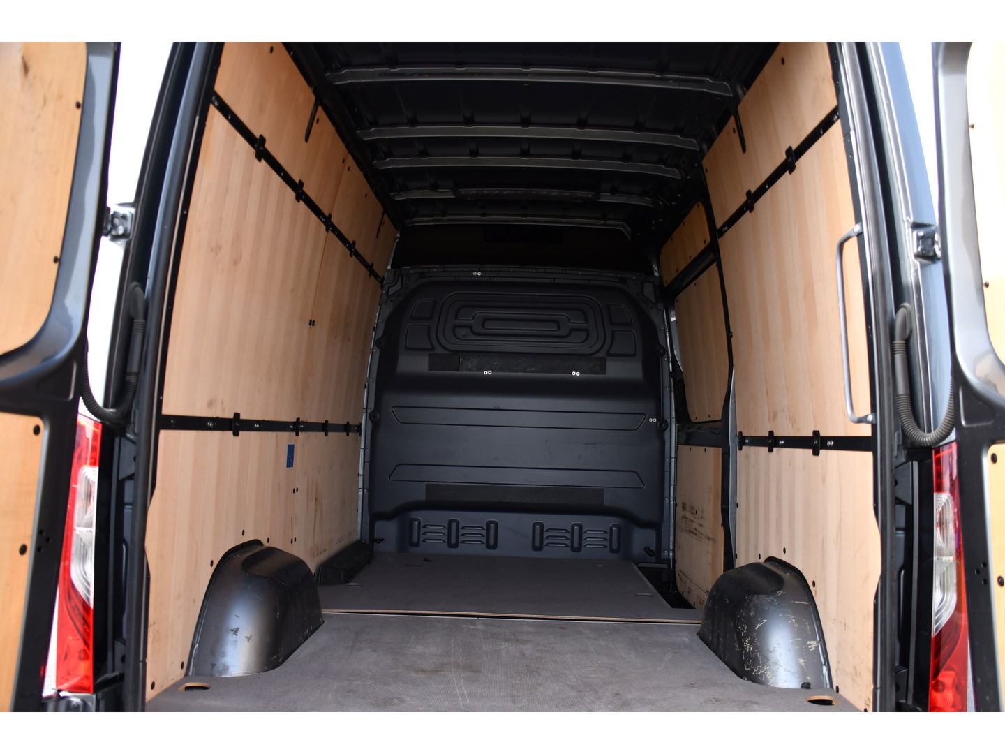 Mercedes-Benz Sprinter 317 1.9 CDI L2H2 RWD PB Edition Camera, Cruise, Carplay, LED, Stoelverwarming, Standkachel, Automaat, Multimedia, Geveerde Stoel, 170pk, Uniek!