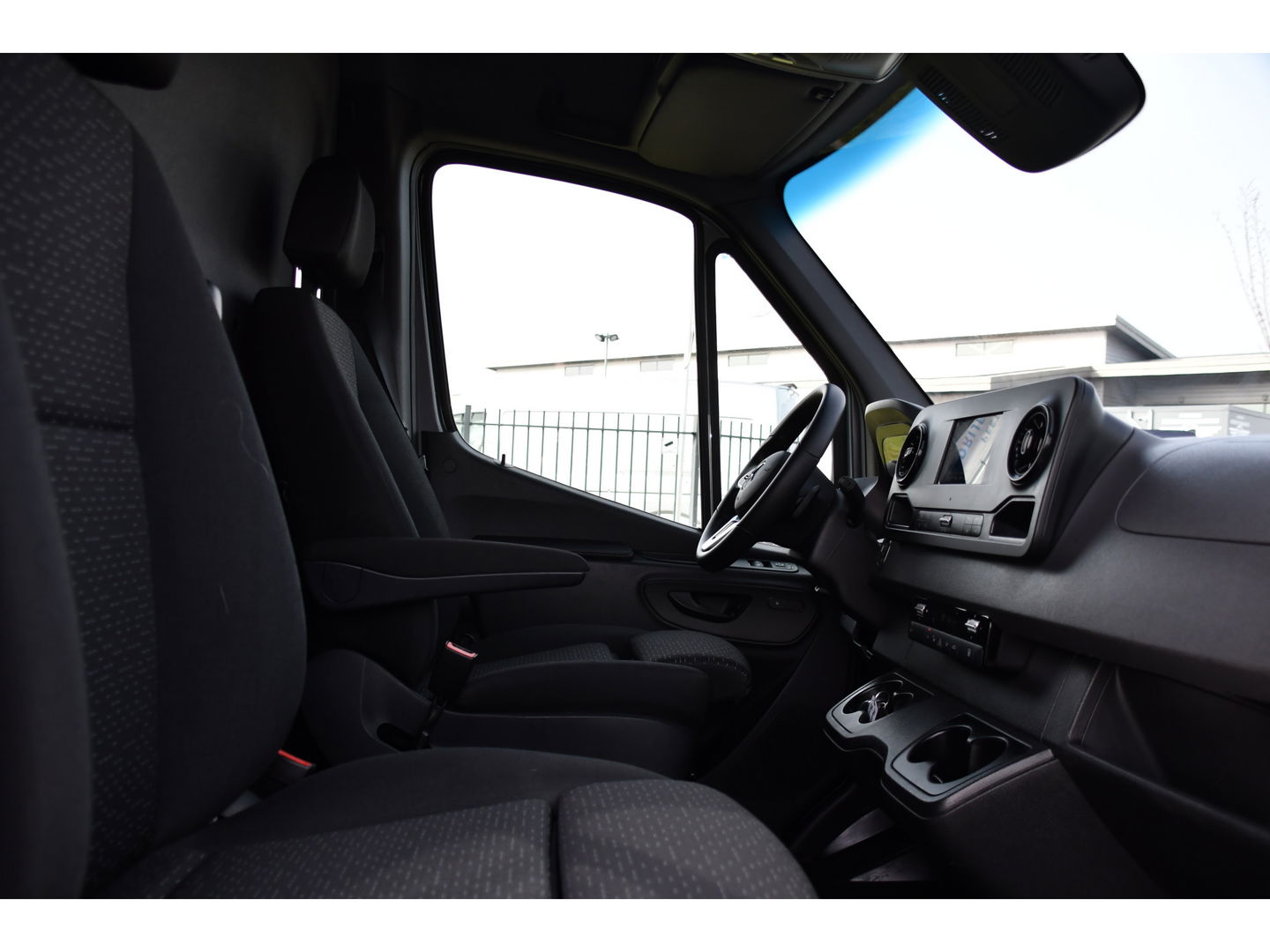 Mercedes-Benz Sprinter 317 1.9 CDI L2H2 RWD PB Edition Camera, Cruise, Carplay, LED, Stoelverwarming, Standkachel, Automaat, Multimedia, Geveerde Stoel, 170pk, Uniek!