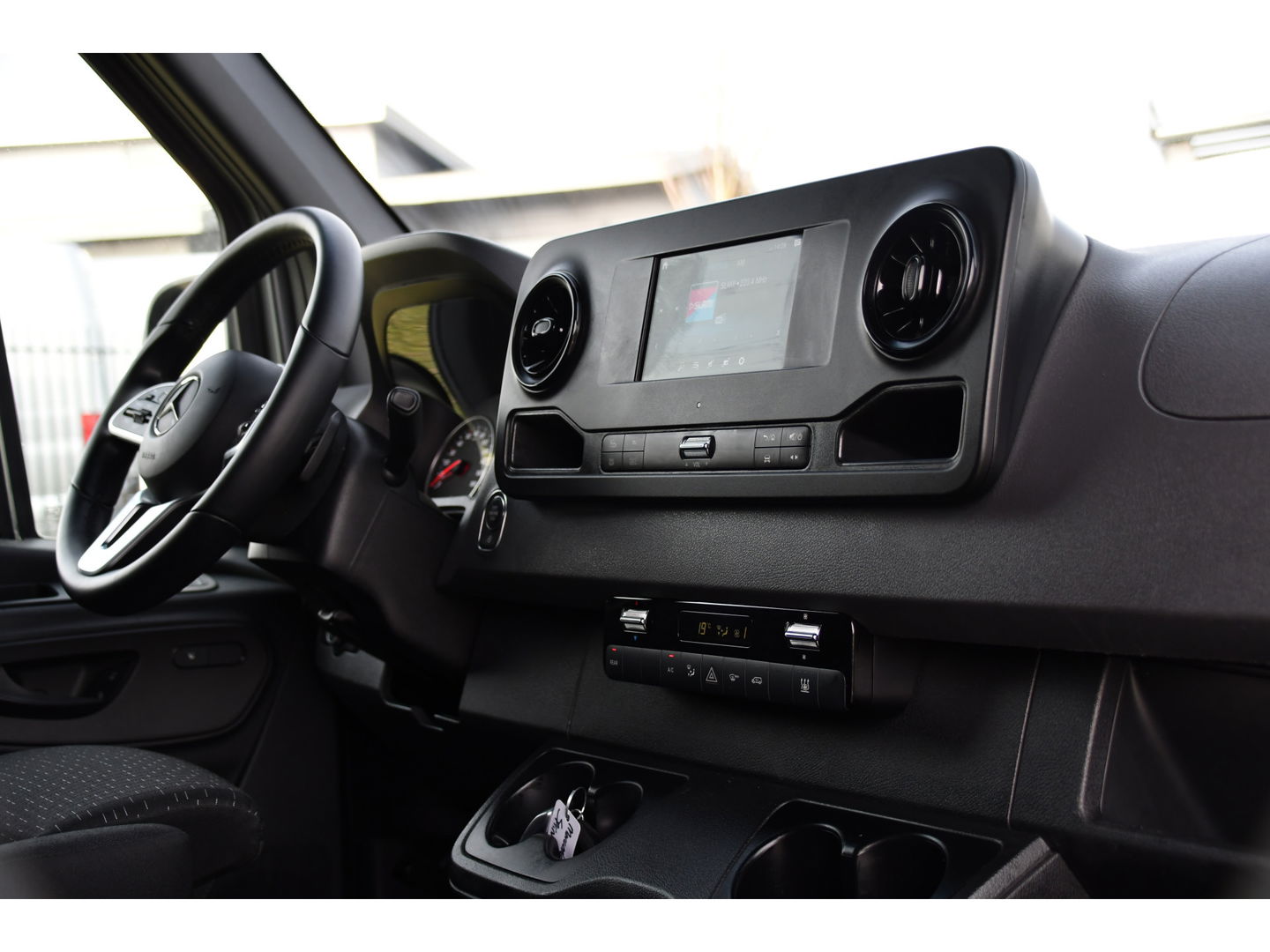 Mercedes-Benz Sprinter 317 1.9 CDI L2H2 RWD PB Edition Camera, Cruise, Carplay, LED, Stoelverwarming, Standkachel, Automaat, Multimedia, Geveerde Stoel, 170pk, Uniek!