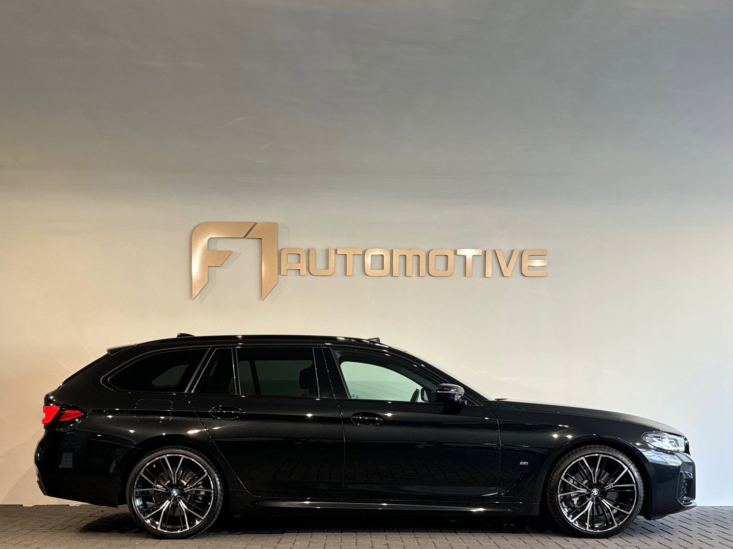 BMW 5 Serie Touring 530i High Ex M Sport Pano|Memory|Laser