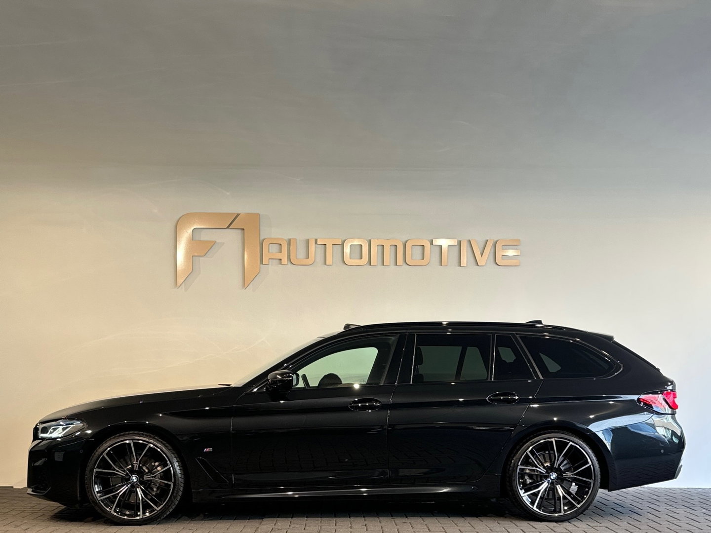 BMW 5 Serie Touring 530i High Ex M Sport Pano|Memory|Laser