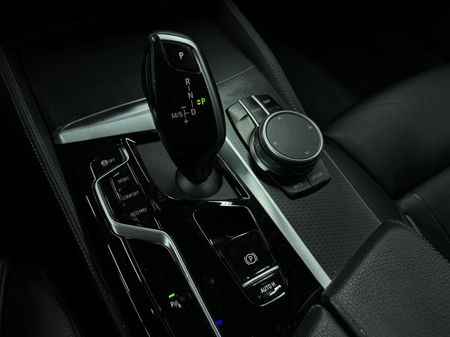 BMW 5 Serie Touring 530i High Ex M Sport Pano|Memory|Laser