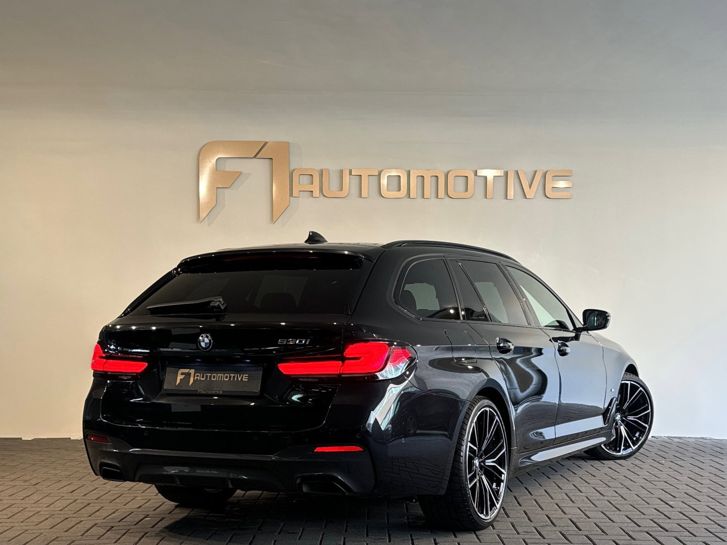 BMW 5 Serie Touring 530i High Ex M Sport Pano|Memory|Laser