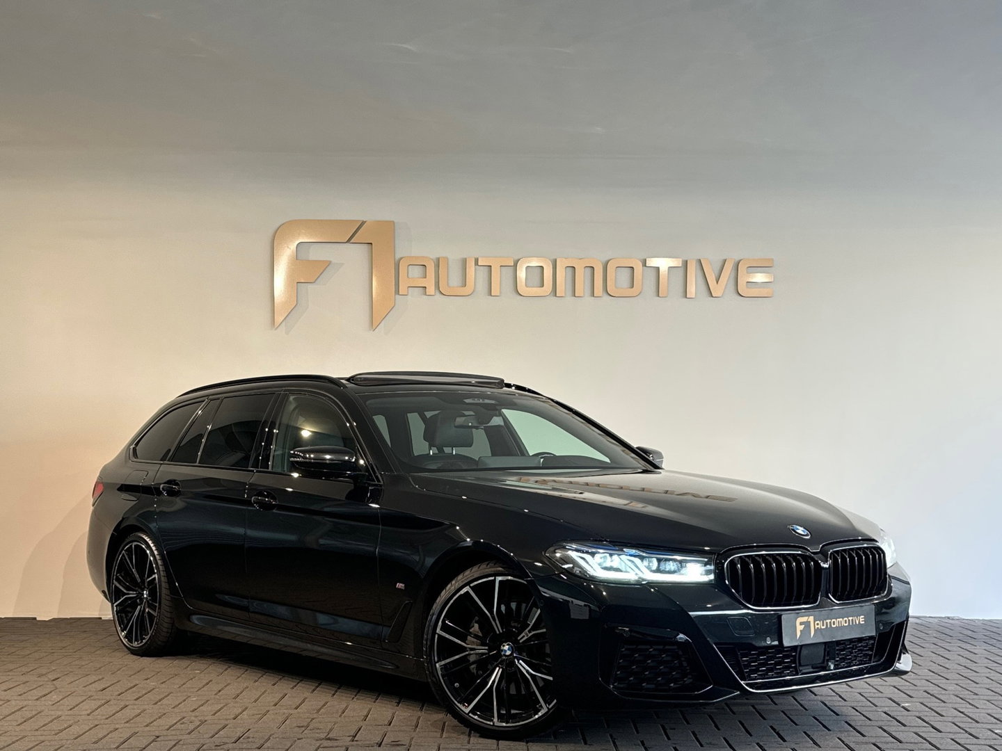 BMW 5 Serie Touring 530i High Ex M Sport Pano|Memory|Laser