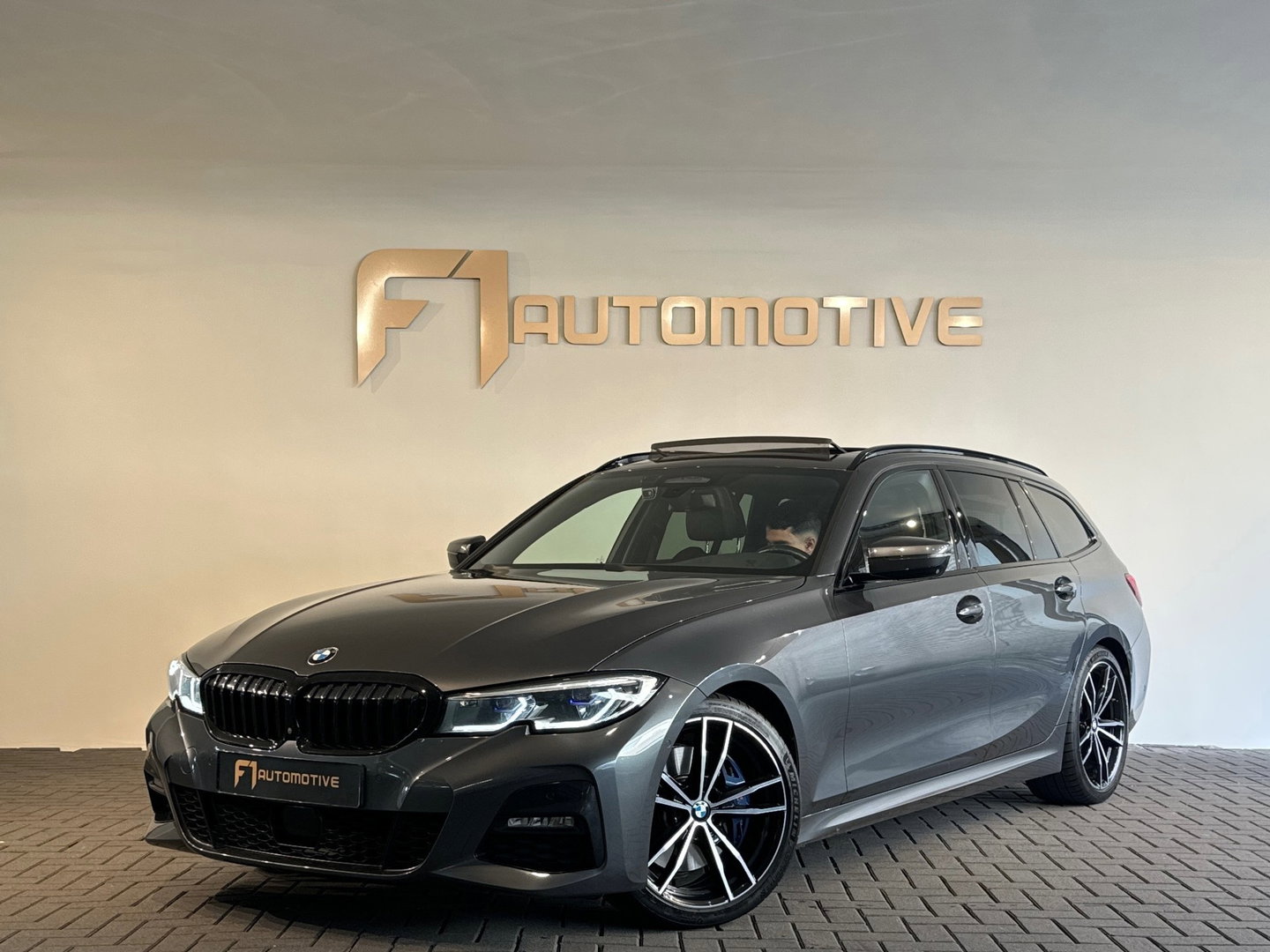 BMW 3 Serie Touring 330i High Executive Pano|HuD|H/K|Memory