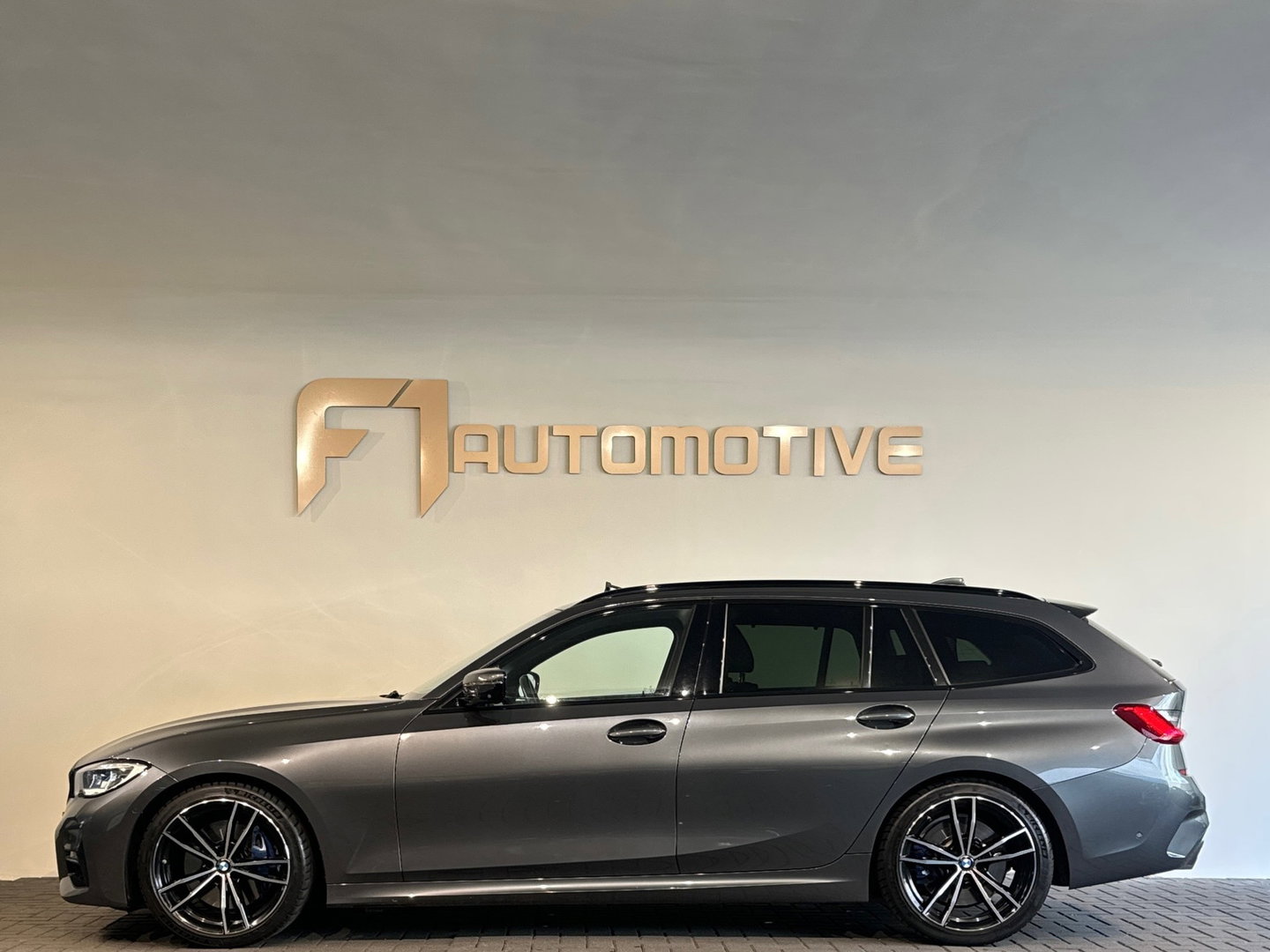 BMW 3 Serie Touring 330i High Executive Pano|HuD|H/K|Memory