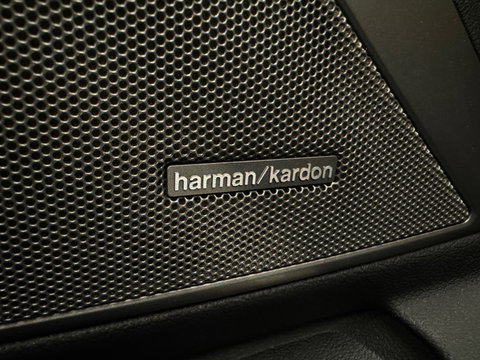 BMW 3 Serie Touring 330i High Executive Pano|HuD|H/K|Memory