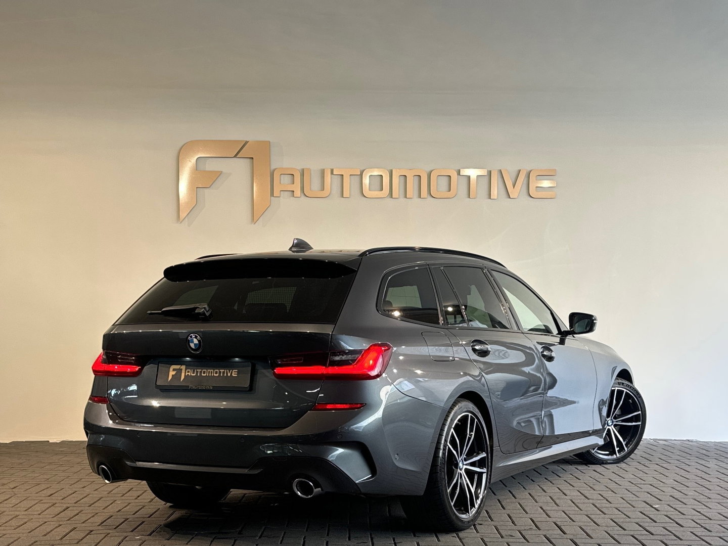 BMW 3 Serie Touring 330i High Executive Pano|HuD|H/K|Memory