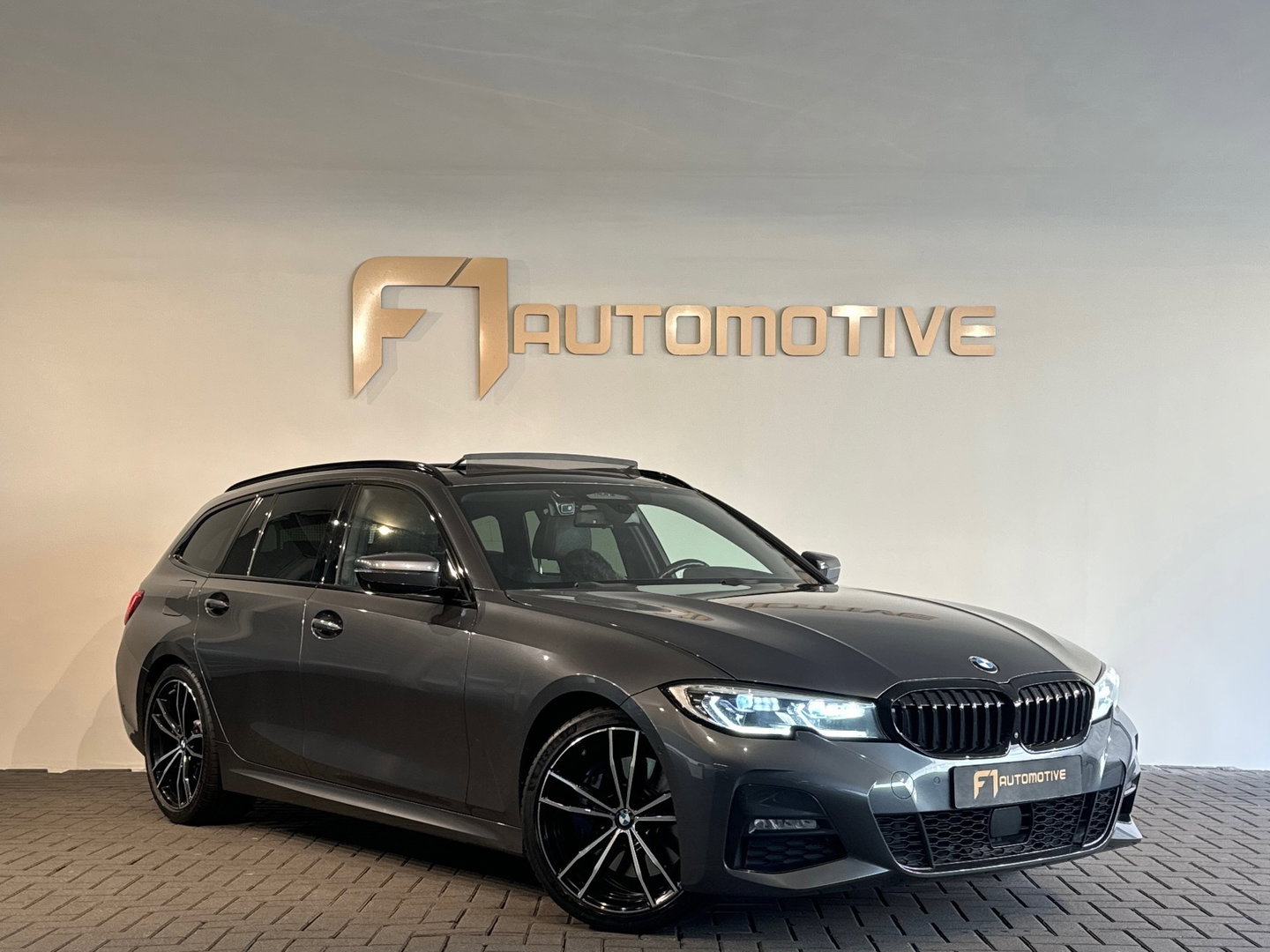 BMW 3 Serie Touring 330i High Executive Pano|HuD|H/K|Memory