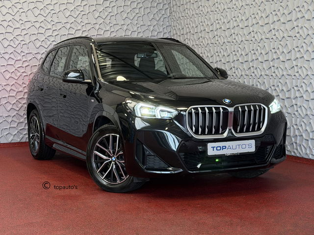 BMW X1 - SDRIVE M-SPORT SHADOW LINE NAVI LED ELEK.KLEP CRUISE LEER/ALCANTARA CAMERA M-SPORT INTERIEUR / EXTERIEUR ✅ Top Auto's. Al 30 Jaar uw Bmw Specialist in ,  BMW M / M Sport / PHEV / HEV / Hybrid / Mhev / 25e / 30e / xDrive25e // xDrive30e / sDrive18i / sDriv