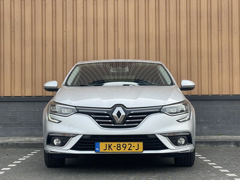 Renault Mégane 1.2 TCe Bose | Sfeerverlichting | Lane Assist | Dodehoeksensor | Head-Up Display | Trekhaak | Camera | Automatisch Inparkeren | Navigatie | Massage Stoel | DAB |